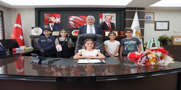 Başkan Hallaç, koltuğunu geleceğin başkanlarına devretti